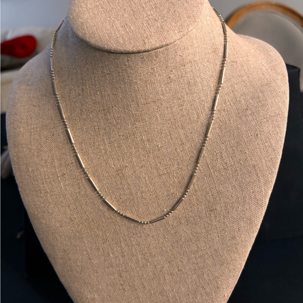 Elegant Silver Necklace - Picture 3 of 12